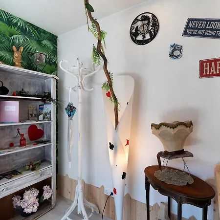 Apartment Alice Im Wunderland