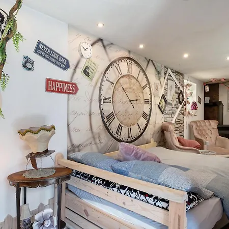 Apartment Alice Im Wunderland *